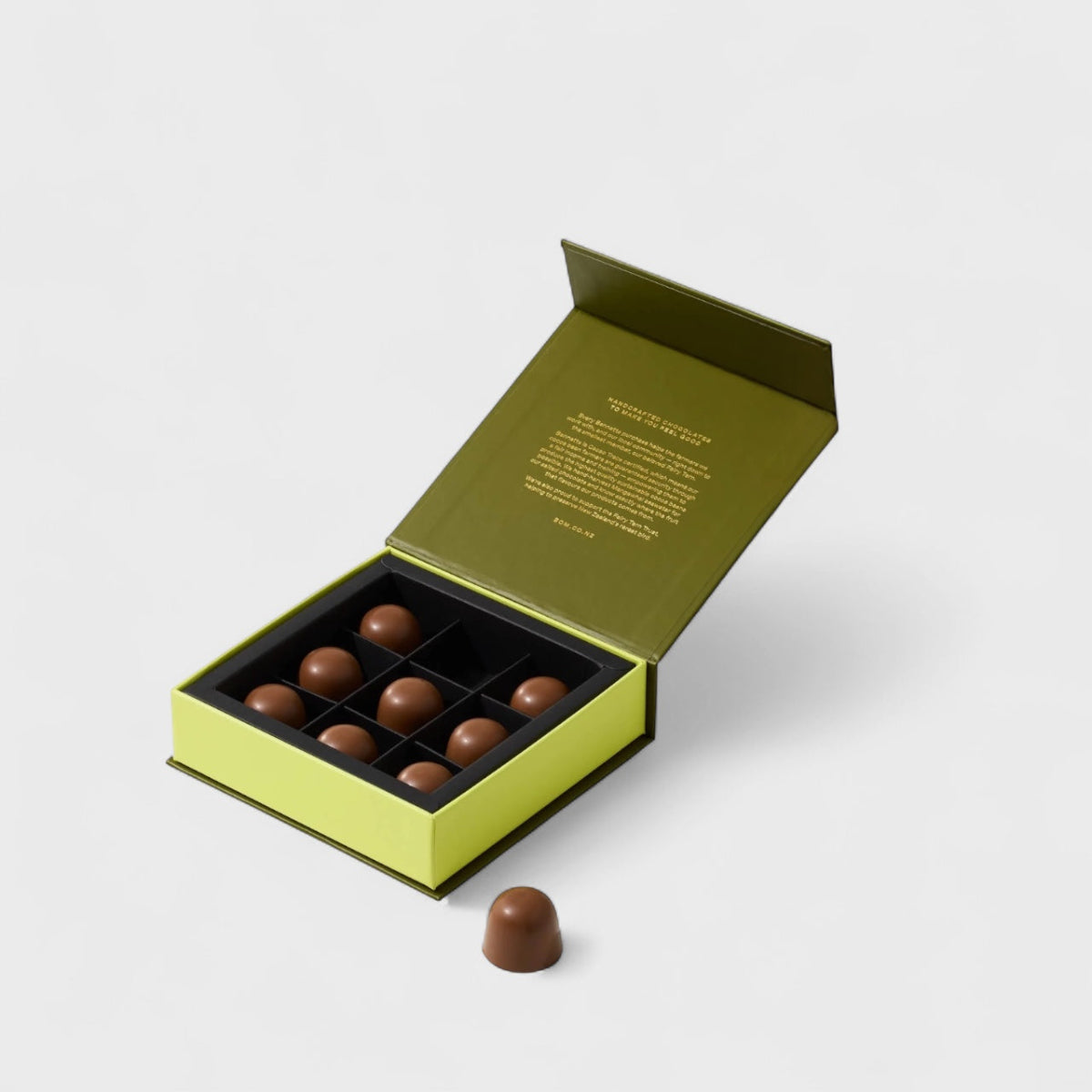 9 Whole Roasted Hazelnut & Crispy Praline in Milk Chocolate