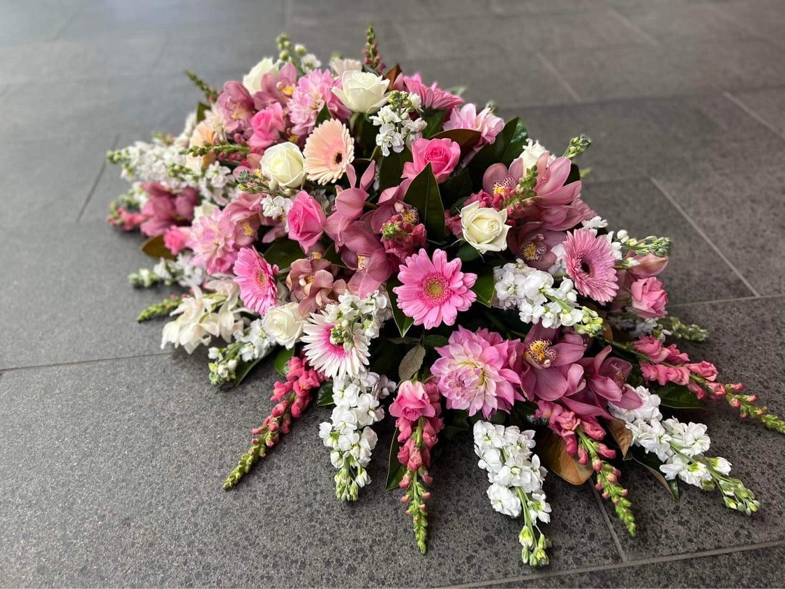 Juliette casket spray – side angle – Auckland funeral flowers by Tomuri & Co.”